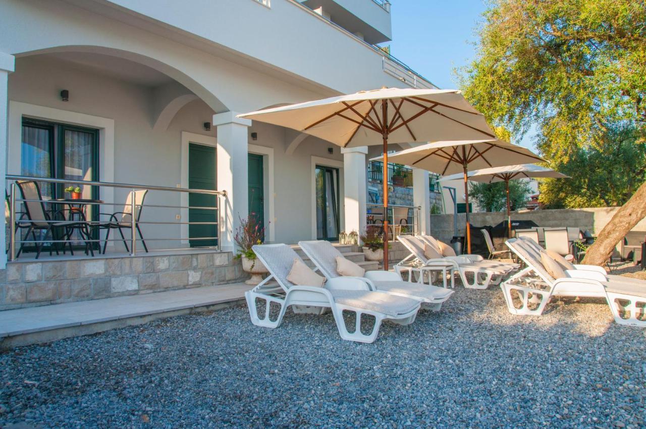 Beach Apartments 티바트 외부 사진