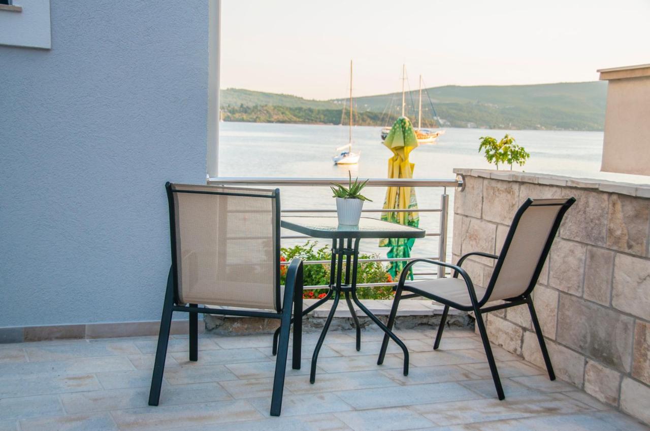 Beach Apartments 티바트 외부 사진